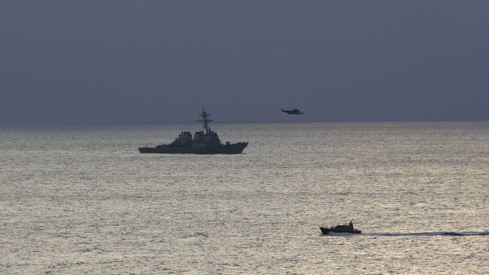 لبنان.. توقيف مركب سوري دخل المياه الإقليمية