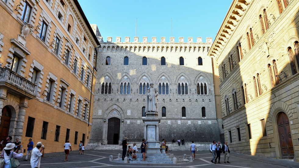 إيطاليا تعلن تسجيل 54 وفاة و6860 إصابة جديدة بكورونا