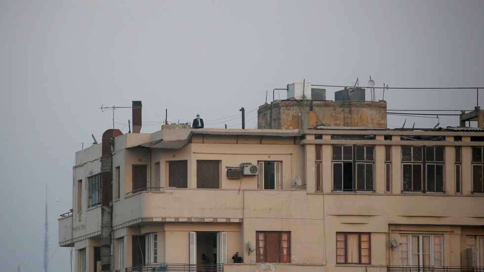 في حادثة مأساوية بمصر.. مصرع شاب سقط خلال نومه من سقف الطابق الرابع