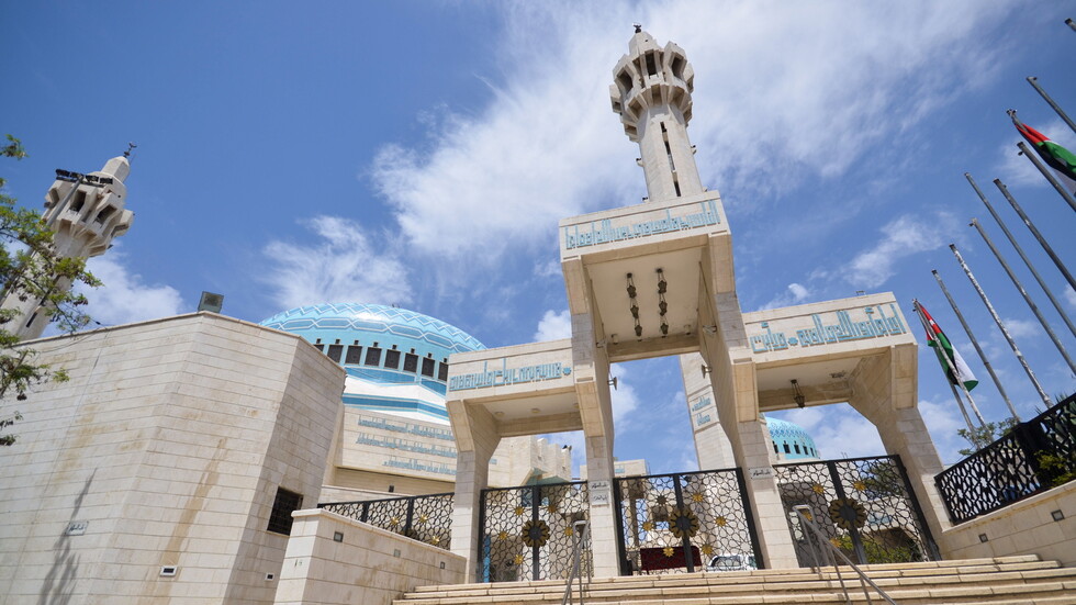 كاتبة أردنية تطالب بأذان العشاء بصوت أم كلثوم