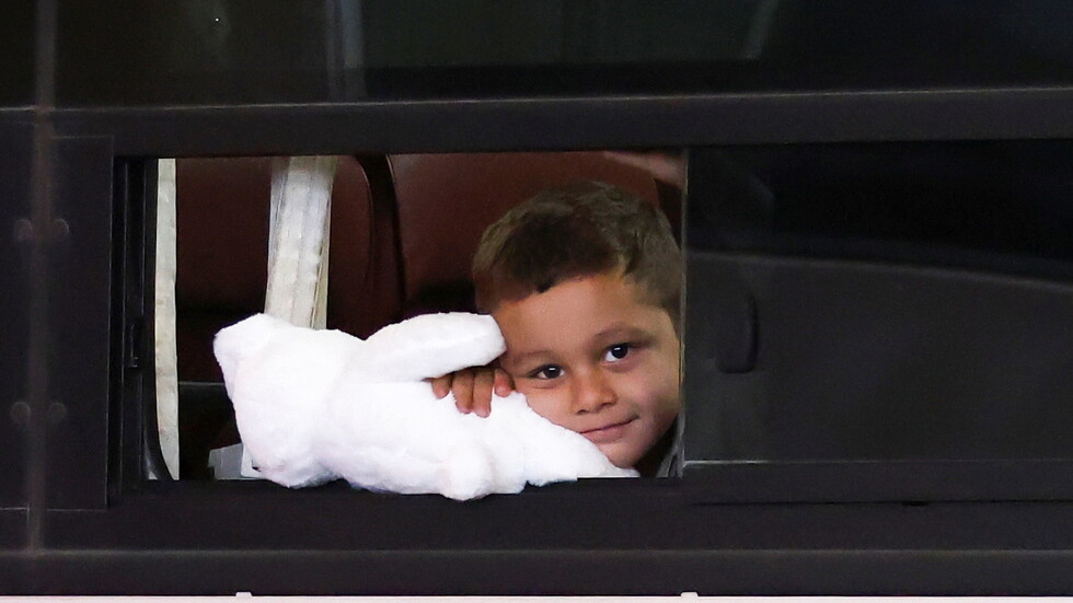 كوريا الجنوبية.. مواطنون يشكرون مدينة جينتشون لاستضافة لاجئين أفغان بطريقة غريبة من نوعها