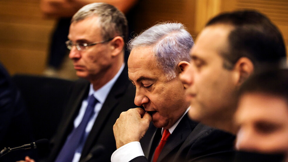 مكتب رئيس الوزراء الإسرائيلي يطالب نتنياهو بإعادة 3 هدايا تلقاها من بوتين وأوباما وترامب