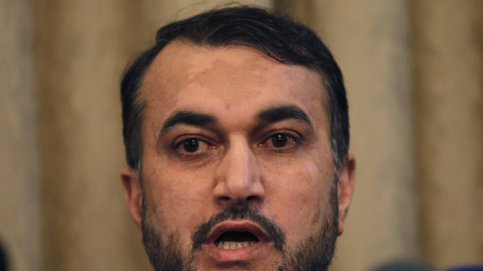 عبد اللهيان: رئيس حكومة الإمارات يرحب بتعزيز العلاقات مع إيران