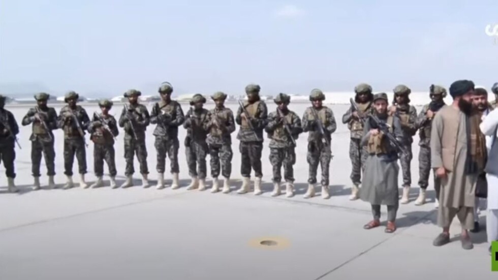 بالفيديو.. مسلحو طالبان يدخلون مطار كابل الدولي