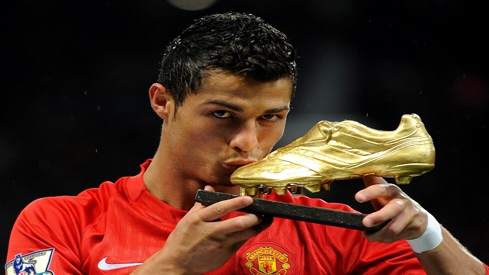 رونالدو يهدي انتقاله إلى مانشستر لـ