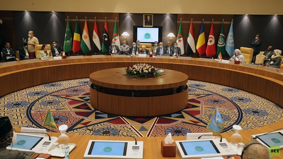 بالصور.. وزراء خارجية دول جوار ليبيا يزورون جامع "الجزائر"