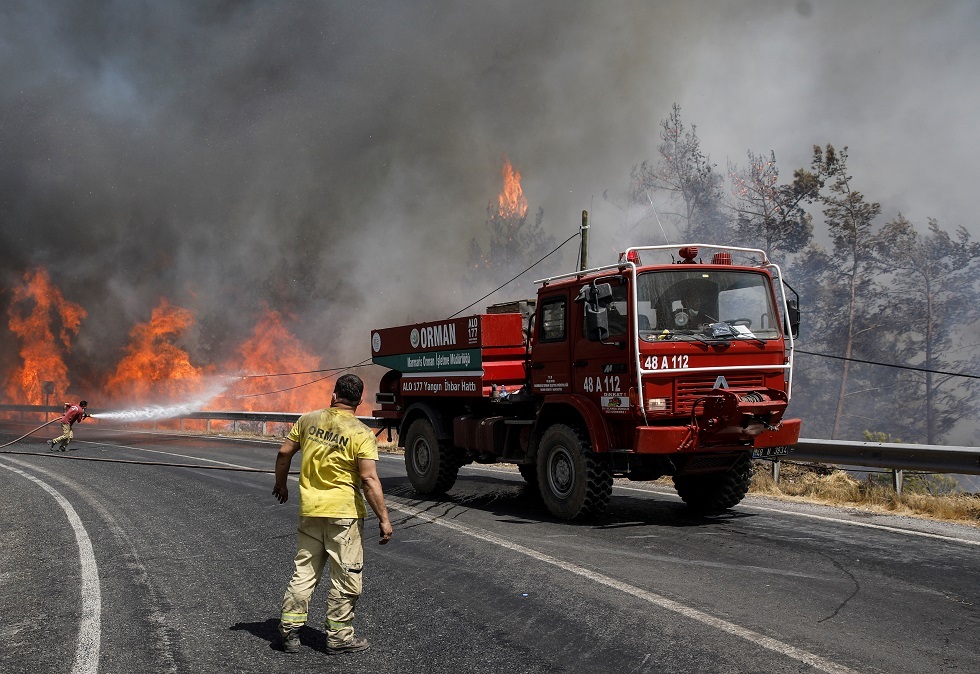 تركيا.. رياح شديدة تؤجج حرائق الغابات في منطقة بودروم