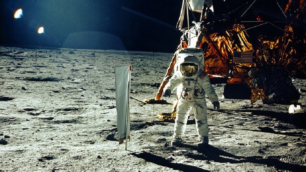 مركبة صعود أبولو 11 ربما ما تزال تدور حول القمر ولم تتحطم كما كان يعتقد سابقا