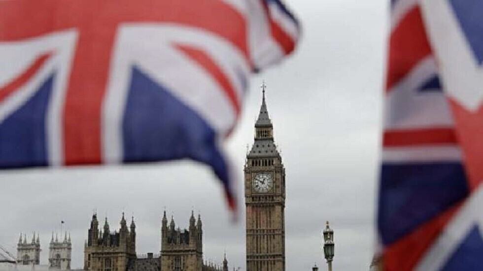 لندن تستدعي السفير الإيراني بعد هجوم على ناقلة نفط بخليج عمان