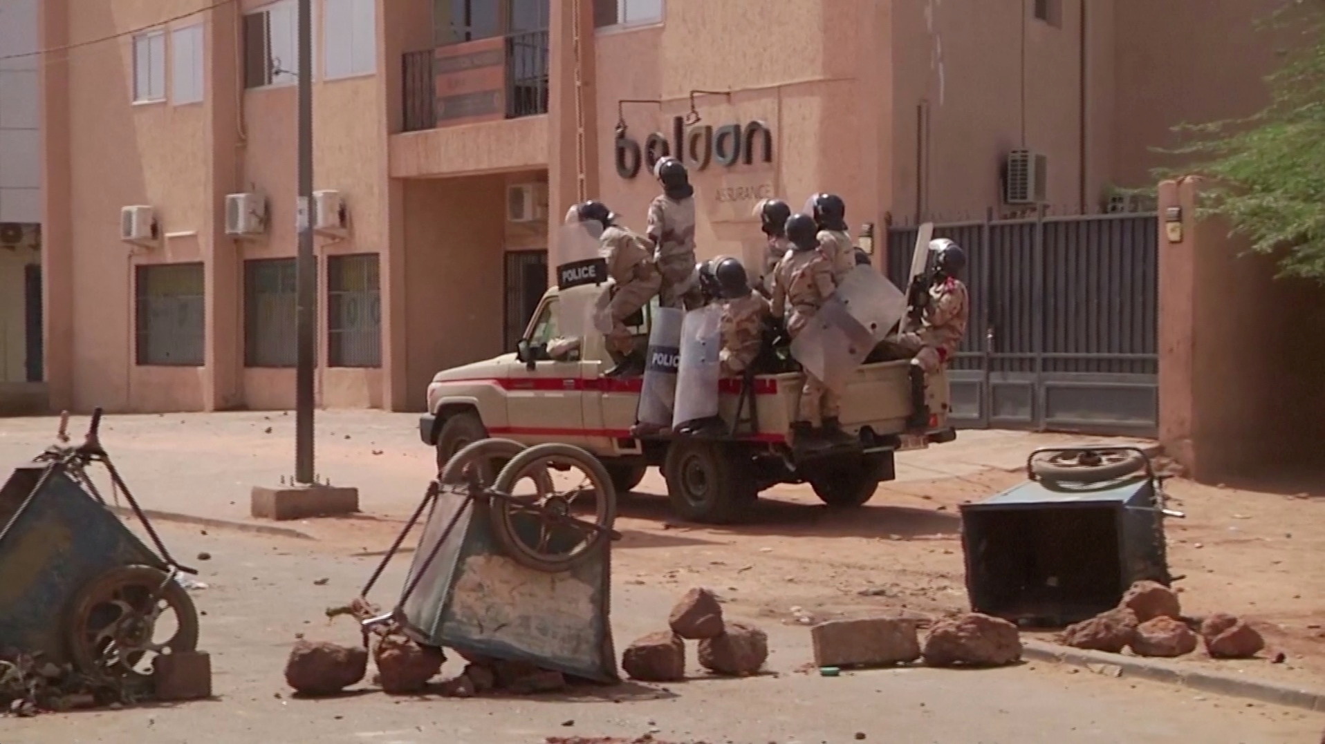 مقتل 15 شخصا جراء هجوم على مهمة إمدادات للجيش في النيجر