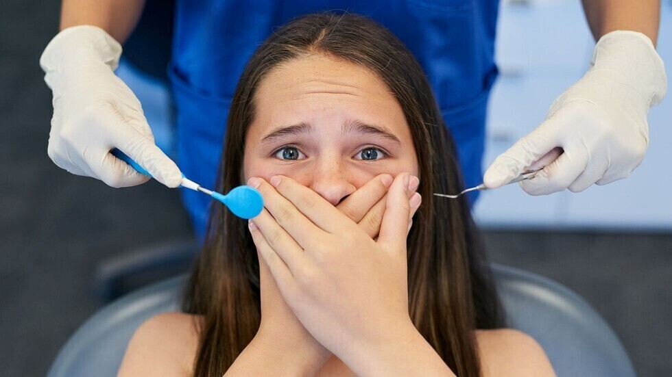 خبراء يكشفون عن علامات صحية خفية يمكن معرفتها من خلال النظر إلى الأسنان
