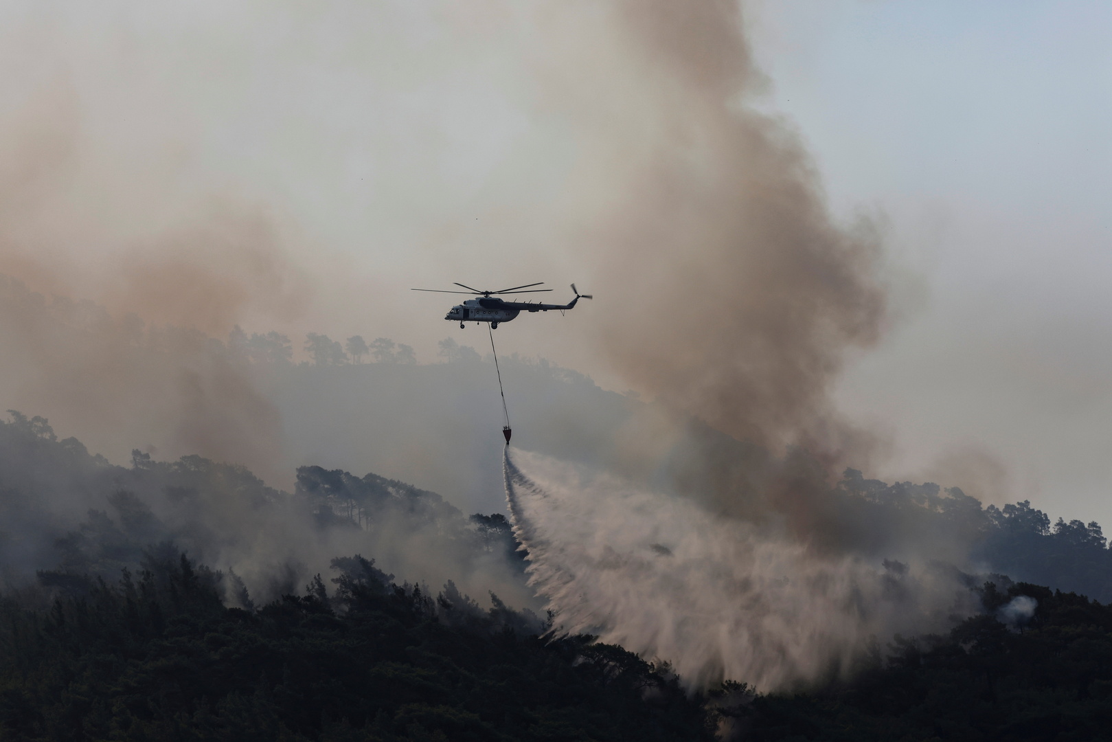 وصول فريق طوارئ قطري إلى تركيا للمشاركة في إخماد حرائق الغابات