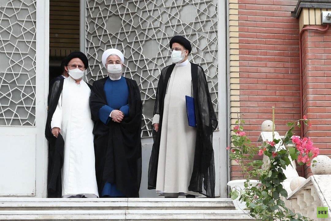 روحاني يسلم القصر للرئيس الإيراني الجديد إبراهيم رئيسي (صور)