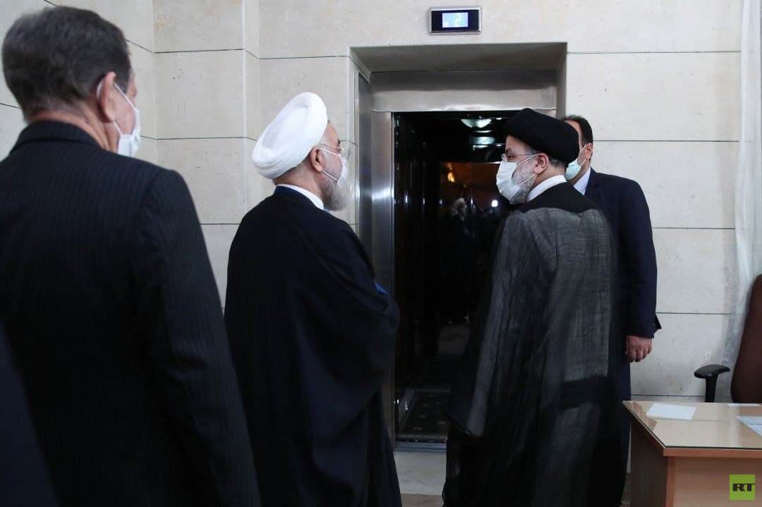 روحاني يسلم القصر للرئيس الإيراني الجديد إبراهيم رئيسي (صور)