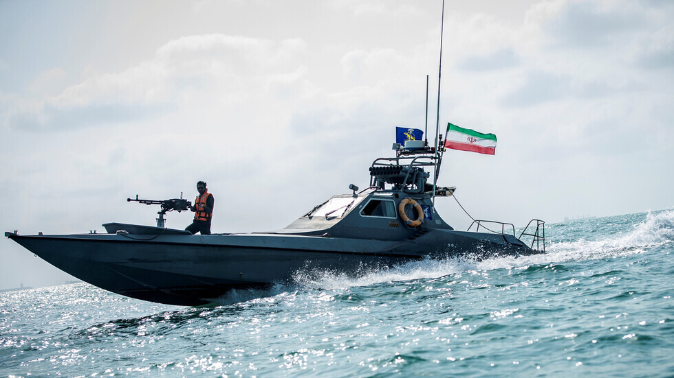 الحرس الثوري الإيراني ينفي ضلوعه في أي حادث بحري بخليج عمان