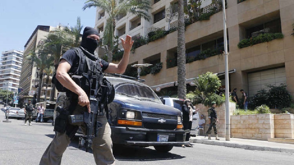 مواجهات بين محتجين والشرطة عند مداخل مجلس النواب وسط بيروت