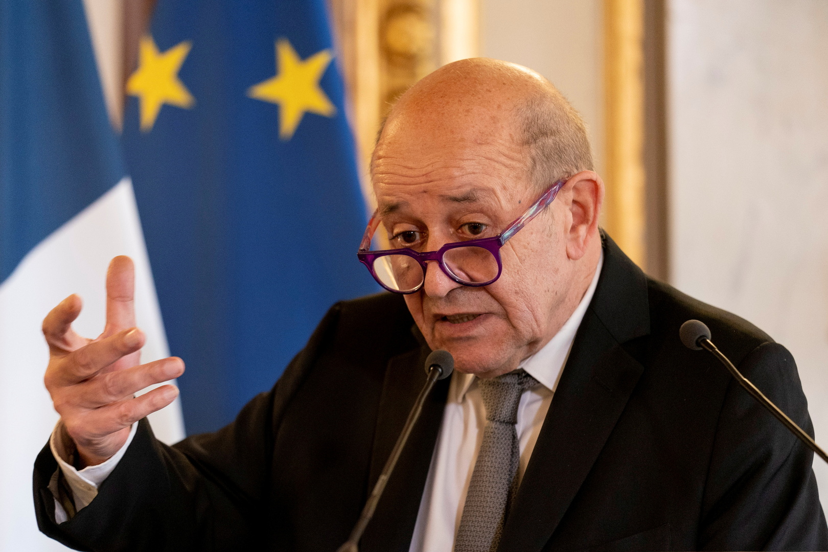 لودريان: فرنسا تواكب الأزمة الخطيرة في لبنان وعليهم الإسراع بتشكيل الحكومة