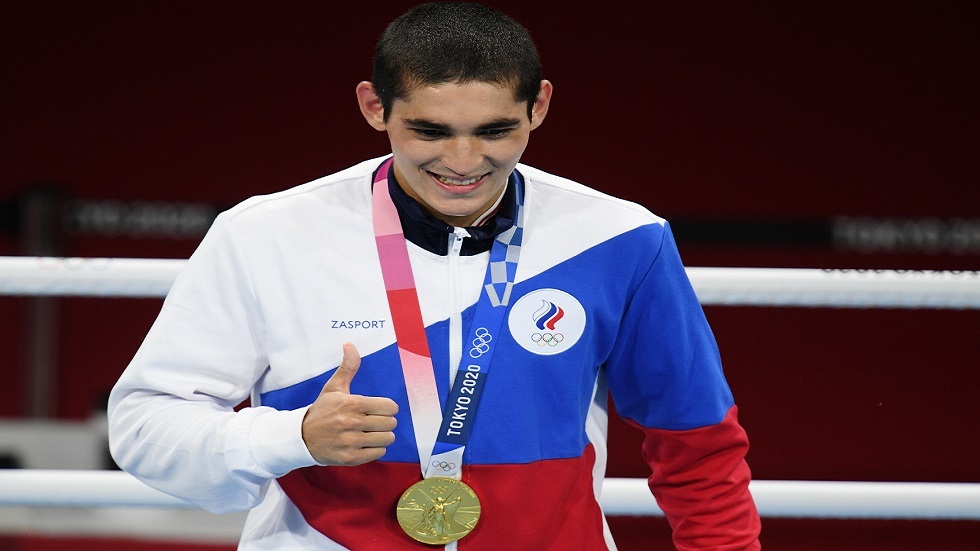 الملاكم الروسي باتيرغازييف يفوز بذهبية وزن الريشة في أولمبياد طوكيو
