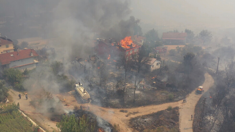 تركيا.. احتواء حريق وصل إلى محطة كهرباء واستمرار حرائق أخرى