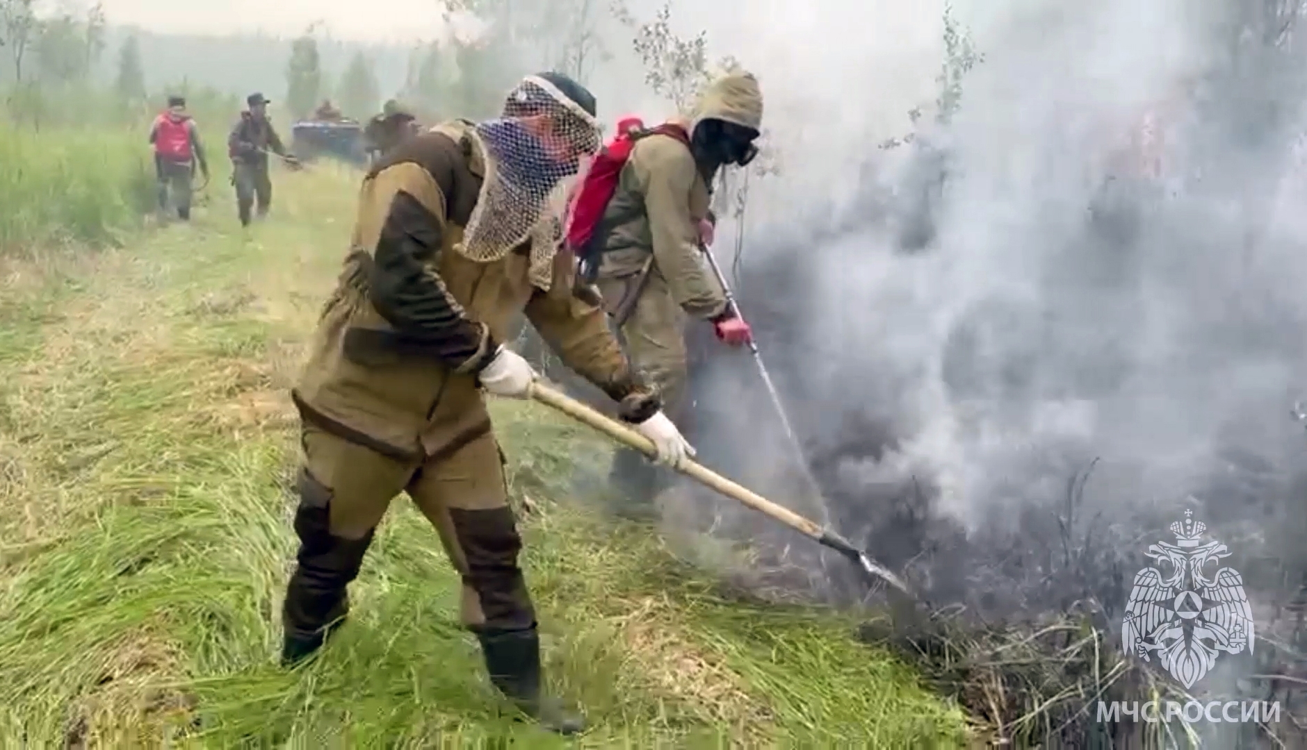 حرائق الغابات في ياقوتيا بروسيا تقترب من مستودع نفط كبير (فيديو)