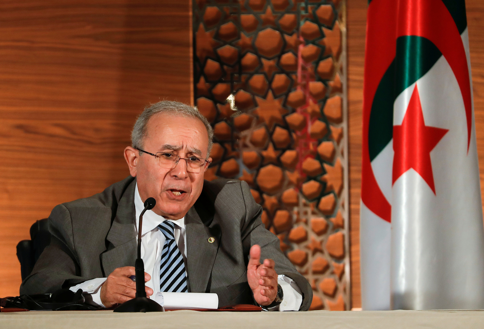 وزير الخارجية الجزائري: تصرفات رئيس مفوضية الاتحاد الإفريقي قد تؤدي إلى انقسام الاتحاد