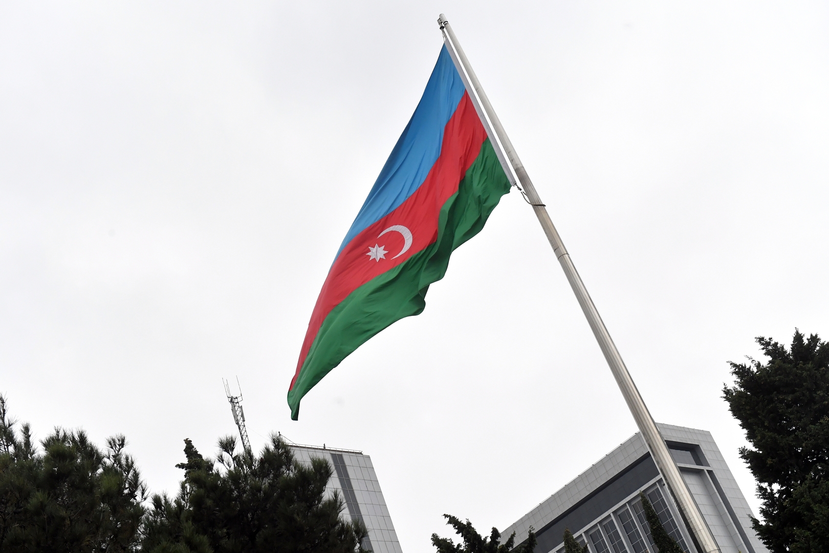 أذربيجان تستدعي سفير إيران وتسلمه مذكرة احتجاج