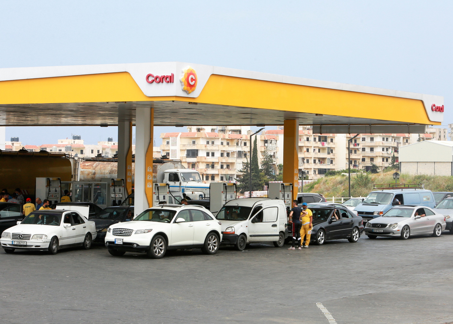 لبنان.. الحكومة ستبحث قانونا لاستخدام الاحتياطيات الإلزامية لتمويل الوقود المدعوم