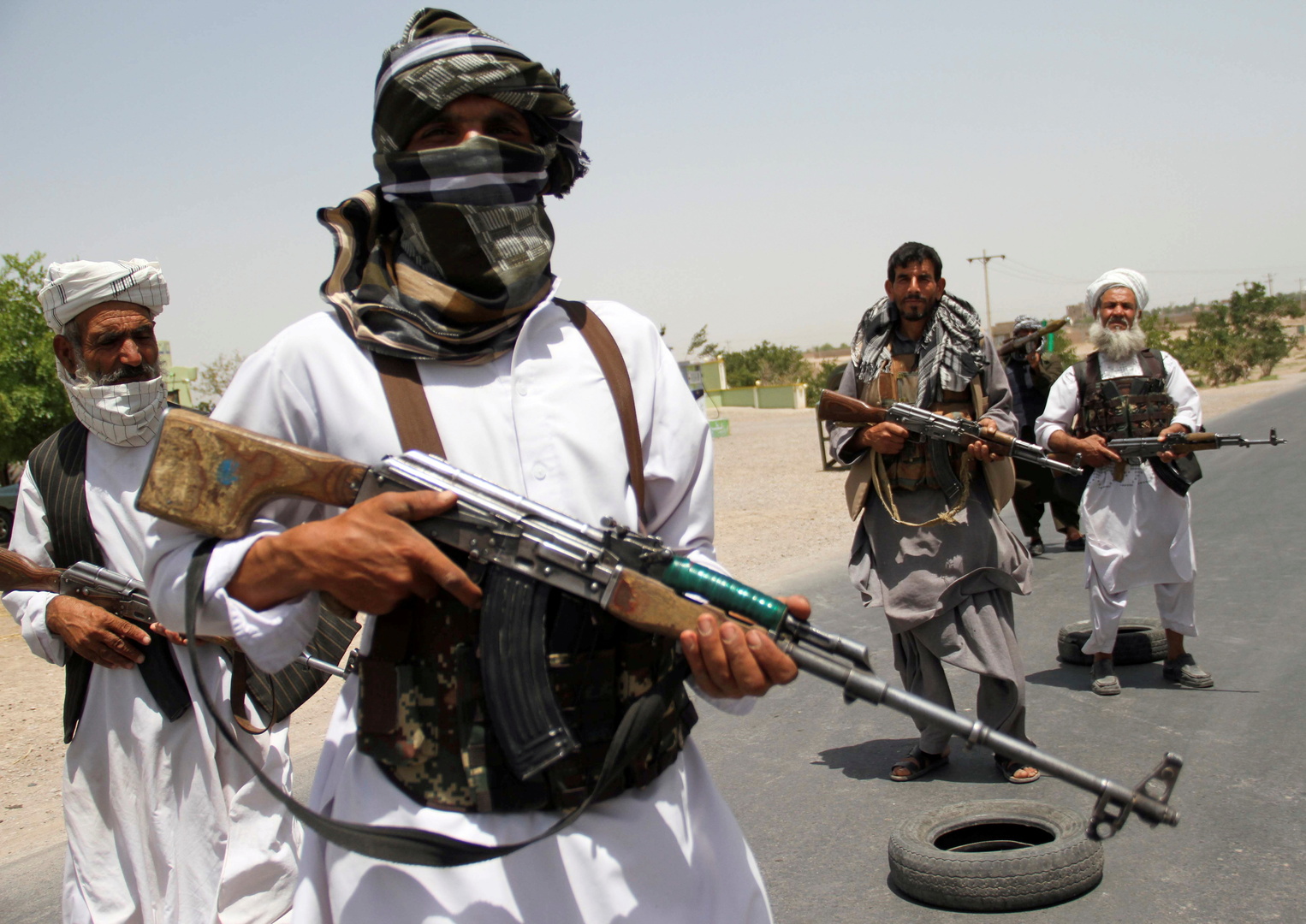 أفغانستان.. استسلام كبار المسؤولين المدنيين والعسكريين في هرات إلى 