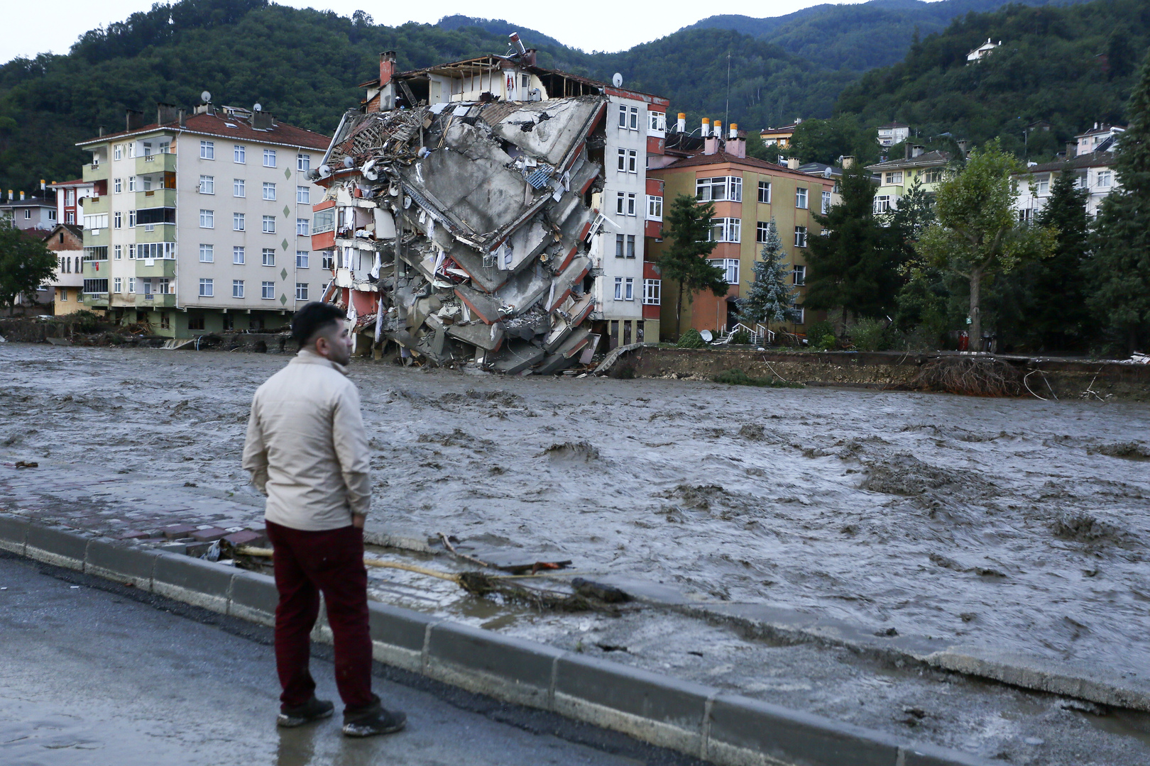 تركيا.. ارتفاع حصيلة ضحايا الفيضانات إلى 31 شخصا