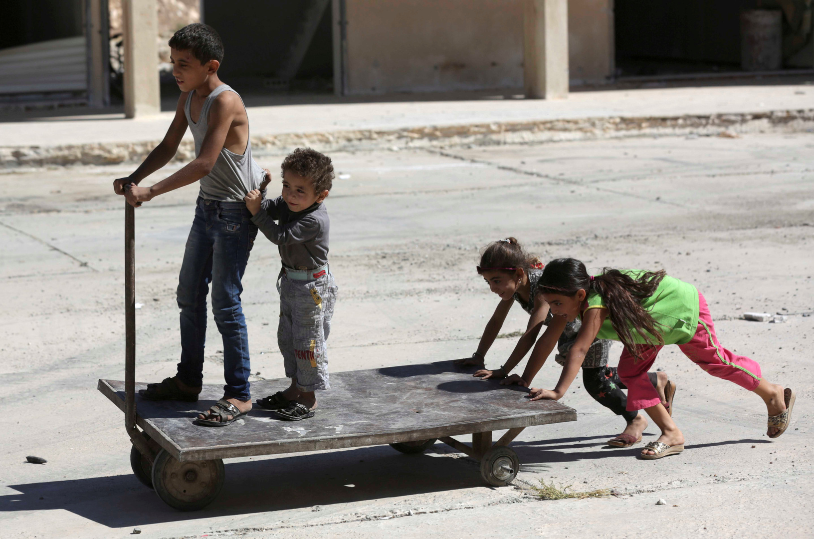 سوريا.. مصرع طفلين جراء انفجار لغم في ريف حلب الشرقي