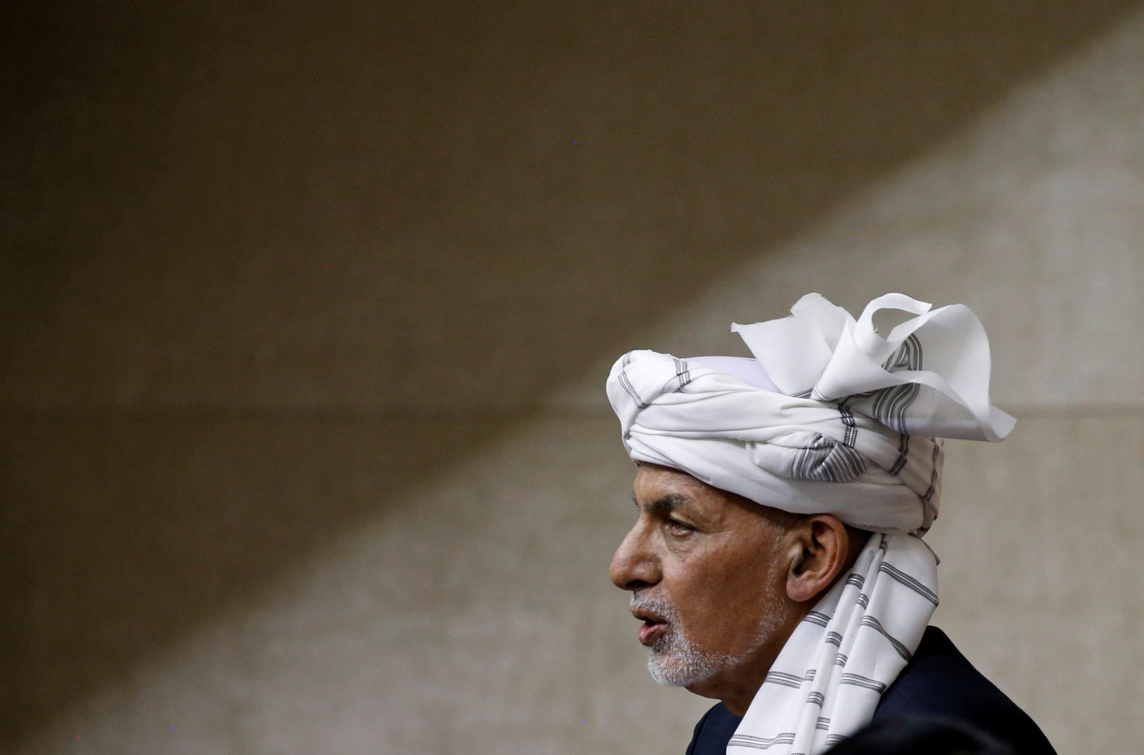 وسائل إعلام: الرئيس الأفغاني غني وافق على الاستقالة وغادر البلاد