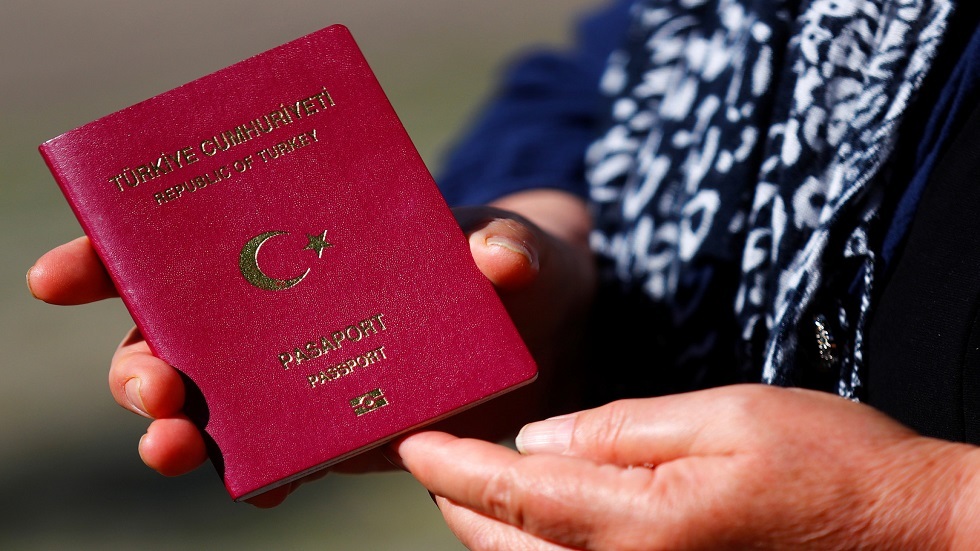تعرف على جنسياتهم الأم.. 10 آلاف أجنبي يحصلون على الجنسية التركية