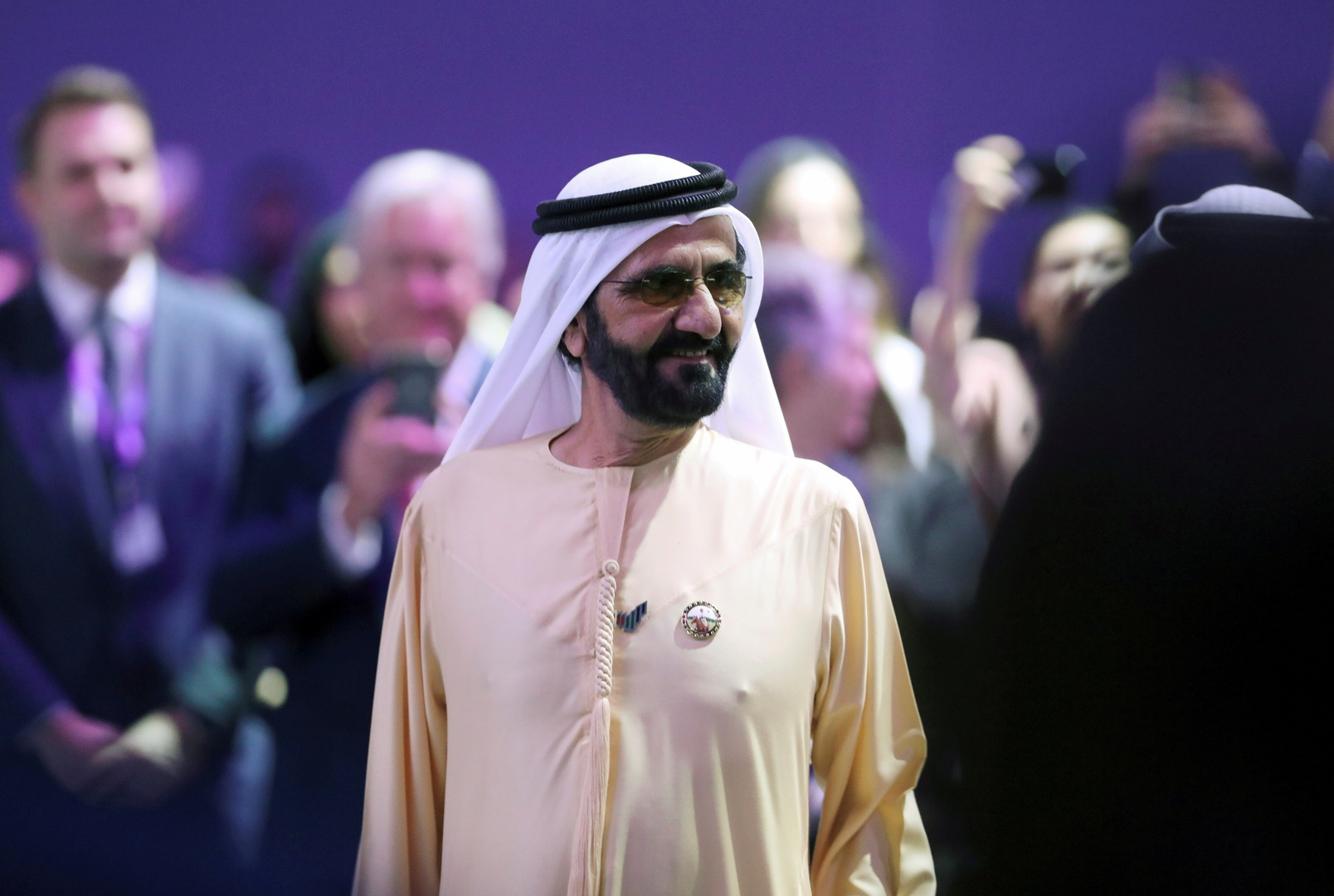 محمد بن راشد يعلن عن منح فئة جديدة في الإمارات الإقامة الذهبية