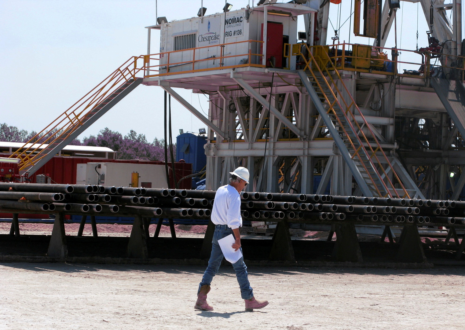 النفط يصعد بعد موافقة أمريكية كاملة على لقاح ضد كورونا