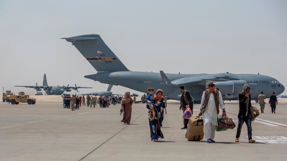 وزير الخارجية الفرنسي: عملية الإجلاء من مطار كابل انتهت بسبب تعذر توفير الأمن