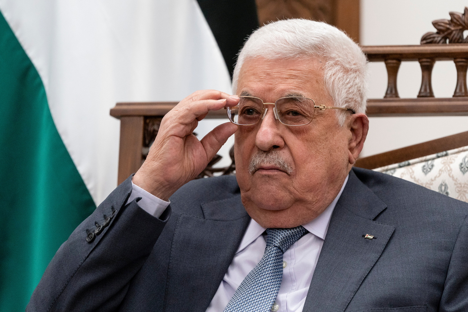 عباس يلتقي وزير الدفاع الإسرائيلي في رام الله