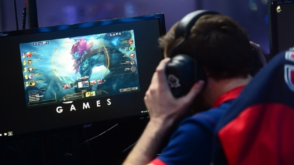 الصين تقلص الوقت الذي يمكن للقصر قضاؤه في الألعاب عبر الإنترنت