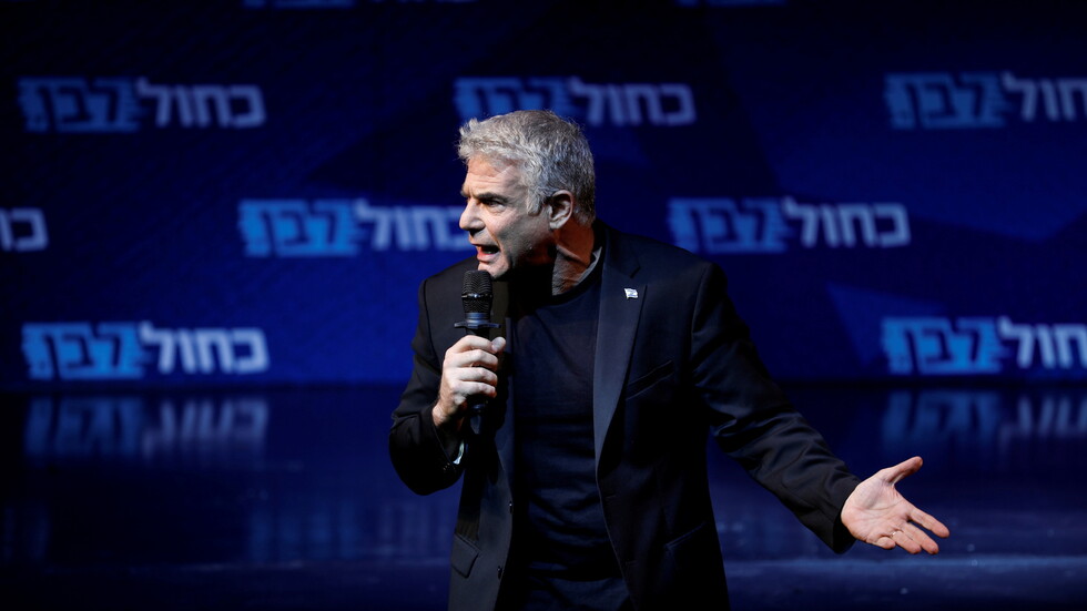 لابيد: إعادة فتح القنصلية الأمريكية في القدس فكرة سيئة تهدد بزعزعة حكومة إسرائيل