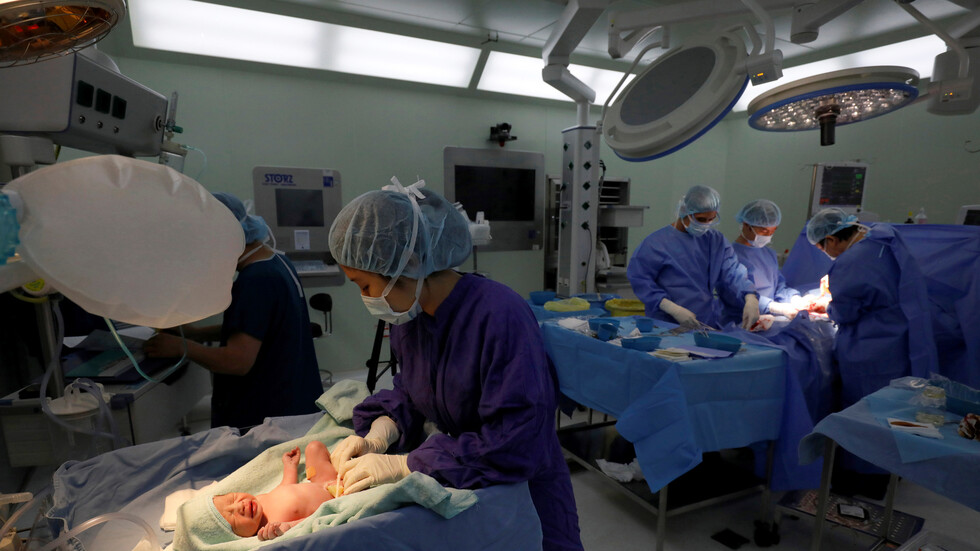 مصر... عملية قيصرية لولادة طفل يزن 6 كيلوغرامات