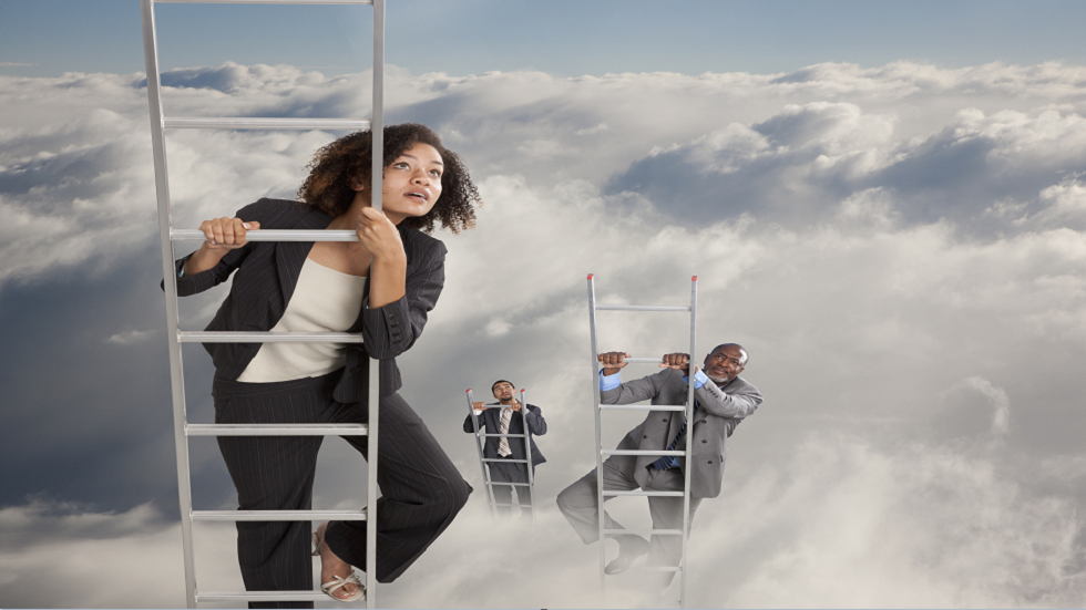 كيف تساعد سمة من "الثالوث المظلم" للشخصية على تسلّق السلم الوظيفي؟