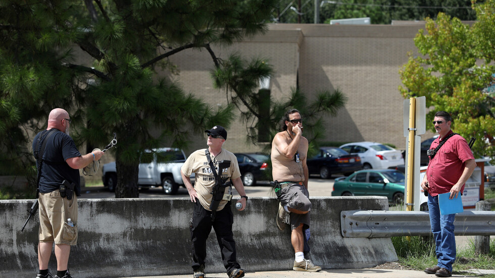 ولاية أمريكية تسمح لسكانها بحمل أسلحتهم في أي مكان بدون إذن خاص