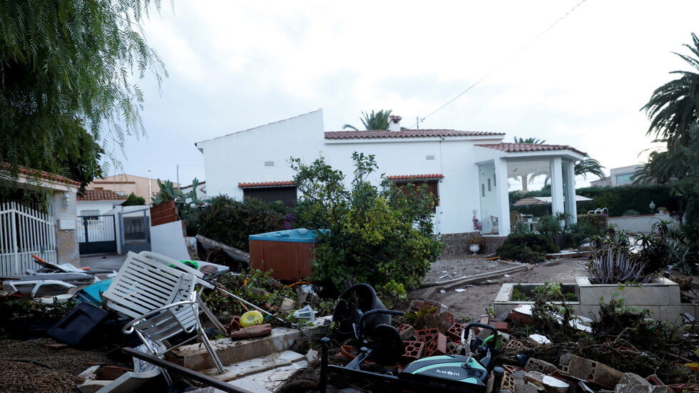 فيضانات إسبانيا تلحق أضرارا جسيمة بالمباني والمتاجر (صور)
