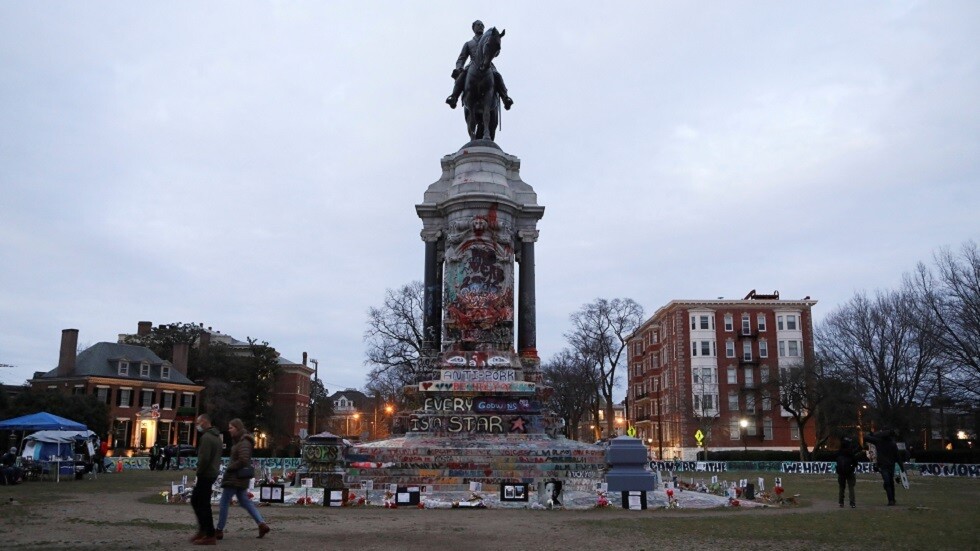 المحكمة العليا في فرجينيا الأمريكية تسمح بإزالة تمثال جنرال من الحرب الأهلية