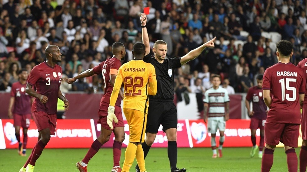 طرد قطريين في ليلة السقوط أمام البرتغال (فيديو)