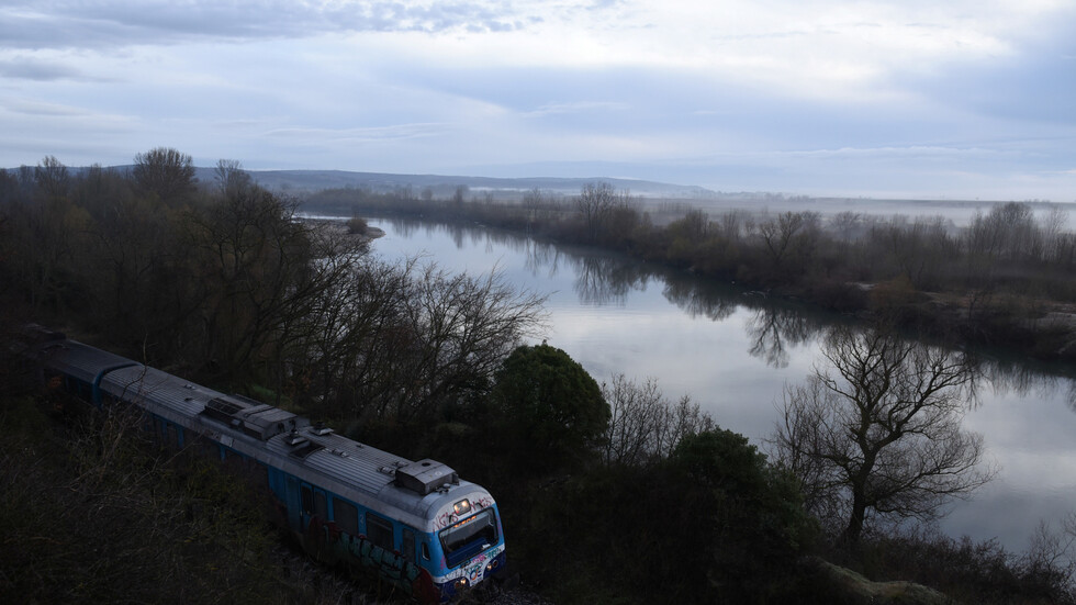 تركيا.. مقتل 6 أشخاص بحادث اصطدام قطار بحافلة صغيرة