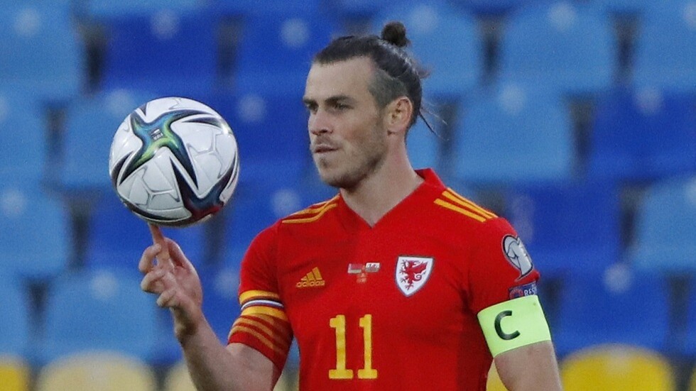 نجمة غاريث بيل تتلألأ في سماء روسيا في عز النهار (فيديو)