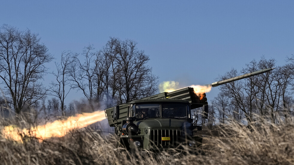 الجيش الروسي يجري تدريبات بالذخيرة الحية في طاجيكستان على خلفية الوضع في أفغانستان