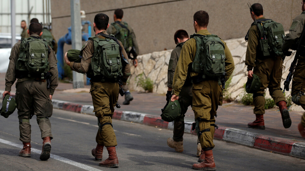 تفاصيل مثيرة عن فرار الأسرى الفلسطينيين والجيش يستدعي 4 سرايا لملاحقتهم