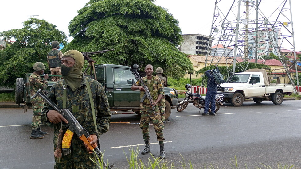 نهب وزارة الاتصالات في غينيا على خلفية تدهور الأوضاع الأمنية بعد الانقلاب العسكري