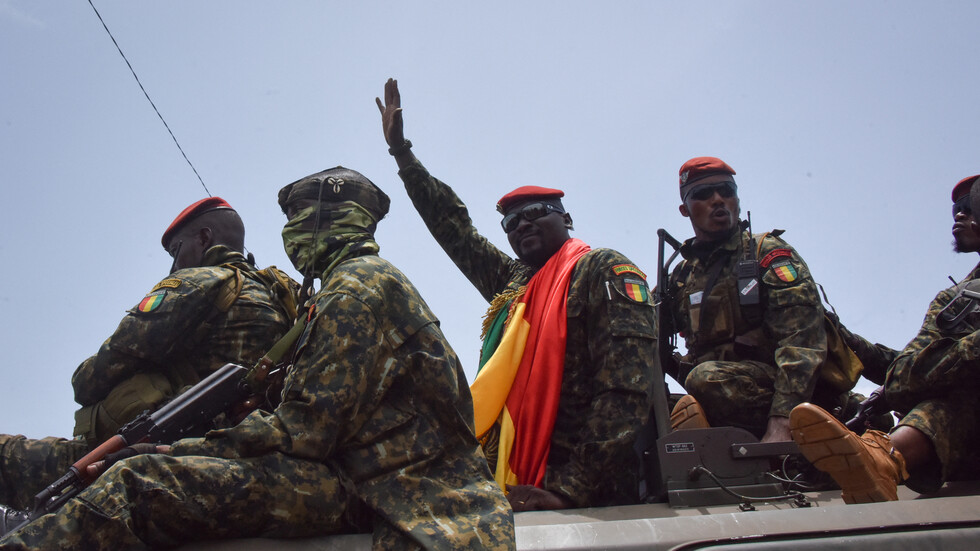 غينيا.. قائد الانقلاب يمنع المسؤولين الحكوميين من السفر إلى الخارج